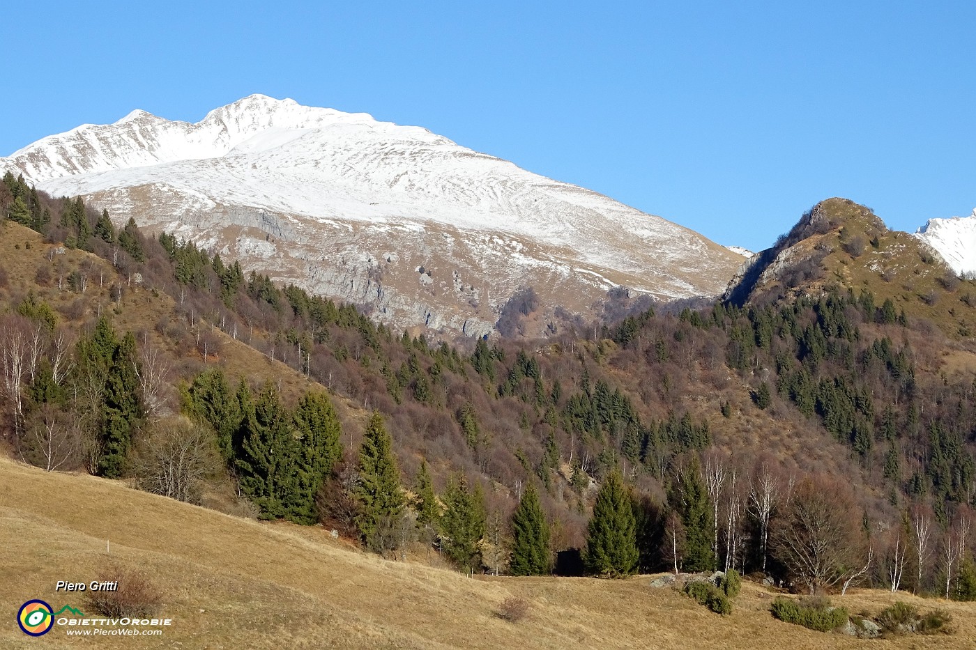 24 Zoom in Monte Castello e Menna innevato.JPG